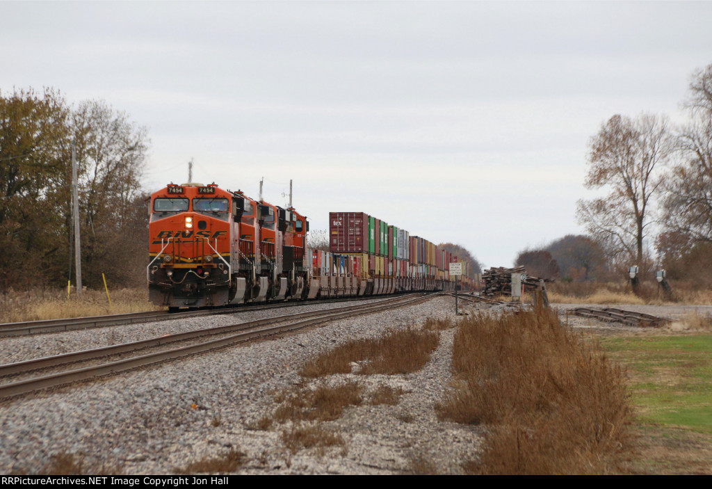 Containers stretch out behind the four GE's of Q-LACLPC6